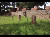 07825 ostia - regio iv - insula i - campo della magna mater - tempio di bellona (iv,i,4) - bli ri nordwesten - 06-2024.jpg